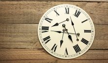 Orologi da parete: gli elementi d’arredamento che non devono mancare mai in casa